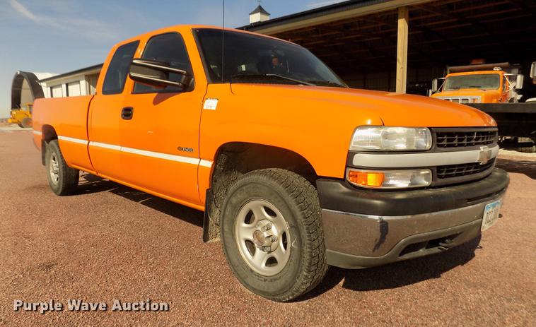 image for item DD2883 1999 Chevrolet Silverado 1500 Ext. Cab pickup truck