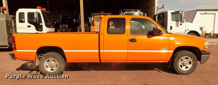 image for item DD2883 1999 Chevrolet Silverado 1500 Ext. Cab pickup truck