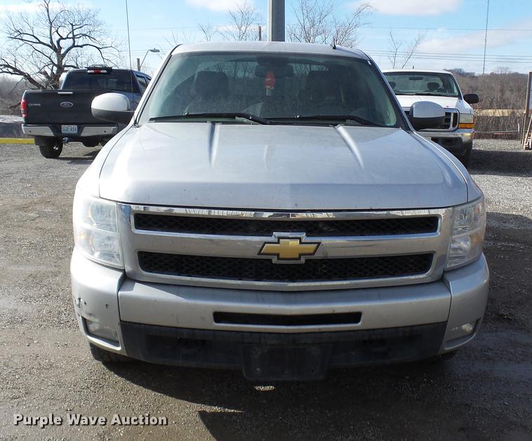 image for item DD9023 2011 Chevrolet Silverado 1500 Crew Cab pickup truck