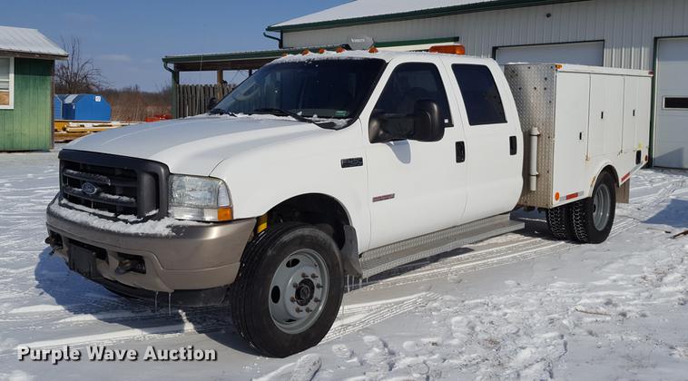 image for item DD9072 2004 Ford F450 utility bed truck