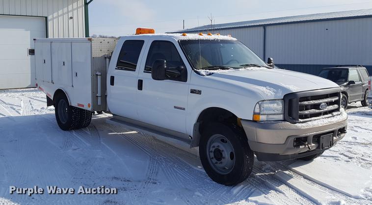image for item DD9072 2004 Ford F450 utility bed truck