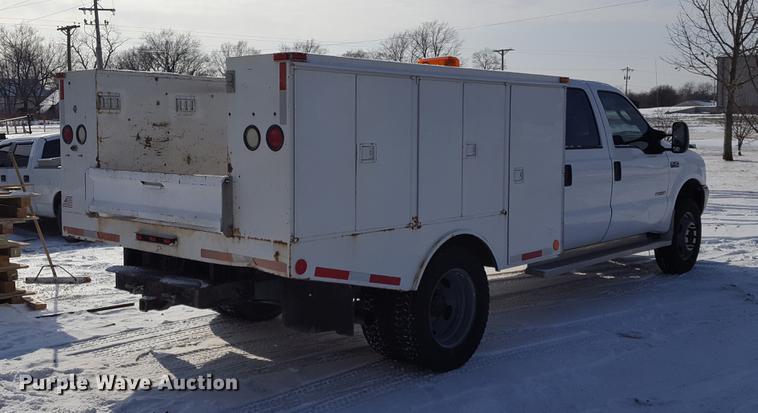 image for item DD9072 2004 Ford F450 utility bed truck