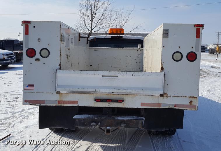 image for item DD9072 2004 Ford F450 utility bed truck