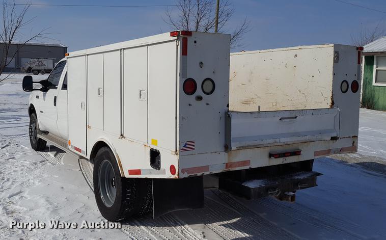 image for item DD9072 2004 Ford F450 utility bed truck