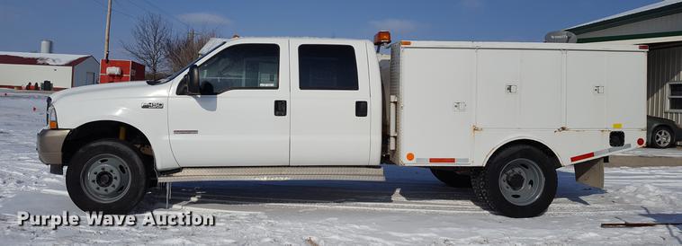 image for item DD9072 2004 Ford F450 utility bed truck