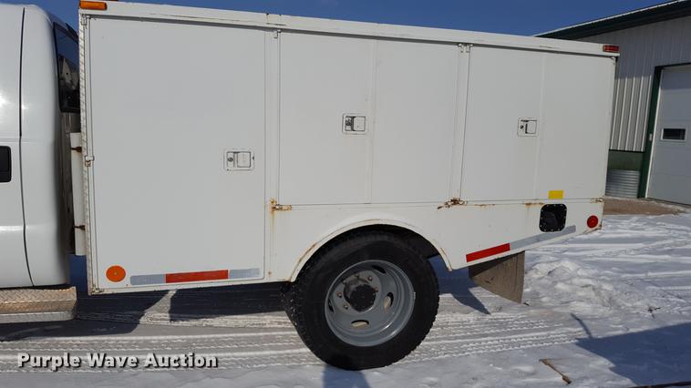 image for item DD9072 2004 Ford F450 utility bed truck