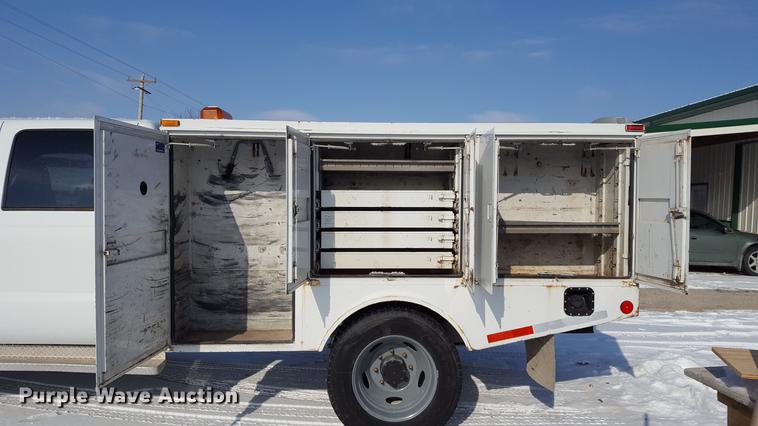 image for item DD9072 2004 Ford F450 utility bed truck