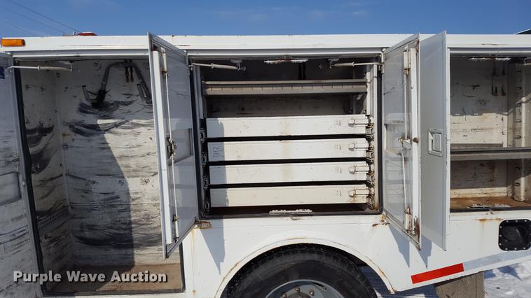 image for item DD9072 2004 Ford F450 utility bed truck