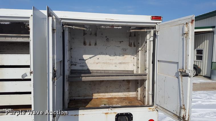 image for item DD9072 2004 Ford F450 utility bed truck