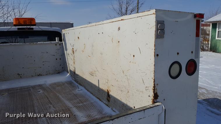image for item DD9072 2004 Ford F450 utility bed truck