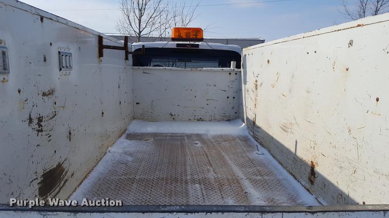 image for item DD9072 2004 Ford F450 utility bed truck