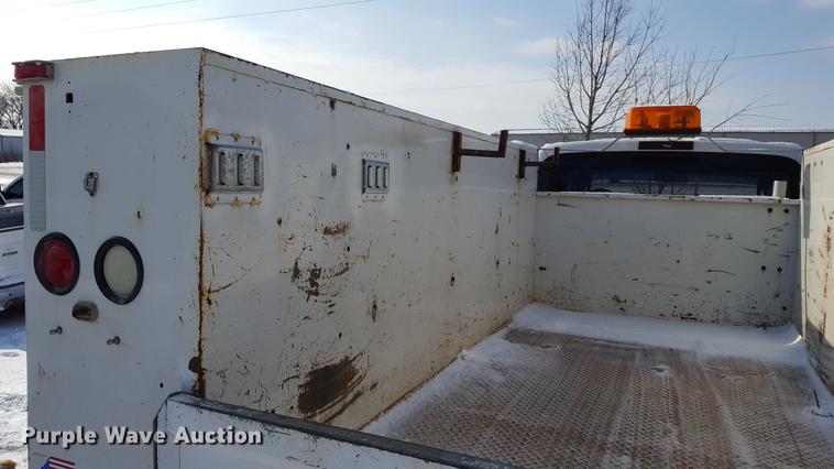 image for item DD9072 2004 Ford F450 utility bed truck