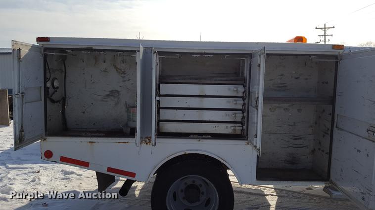 image for item DD9072 2004 Ford F450 utility bed truck
