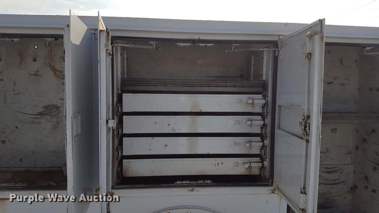 image for item DD9072 2004 Ford F450 utility bed truck