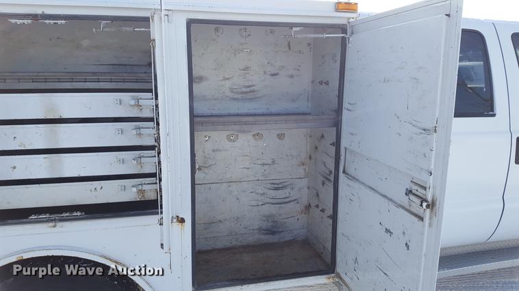 image for item DD9072 2004 Ford F450 utility bed truck