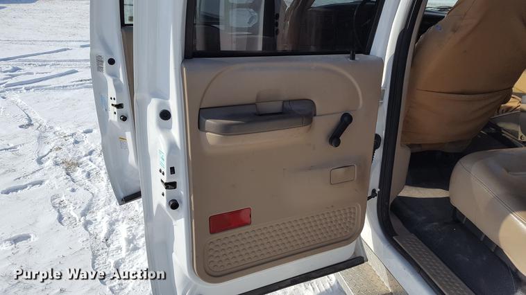 image for item DD9072 2004 Ford F450 utility bed truck