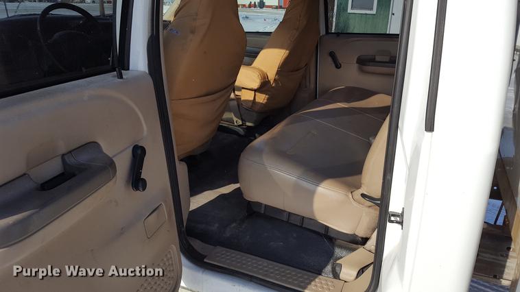 image for item DD9072 2004 Ford F450 utility bed truck