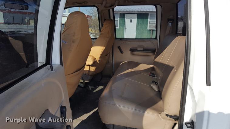 image for item DD9072 2004 Ford F450 utility bed truck