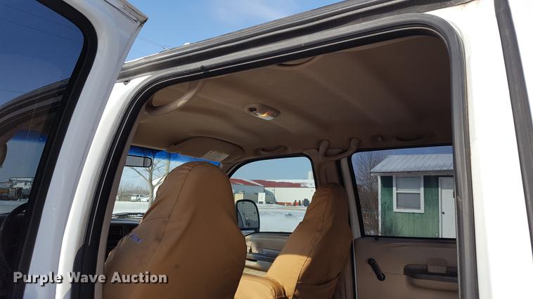 image for item DD9072 2004 Ford F450 utility bed truck