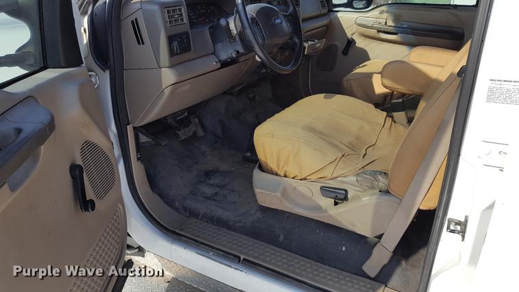 image for item DD9072 2004 Ford F450 utility bed truck