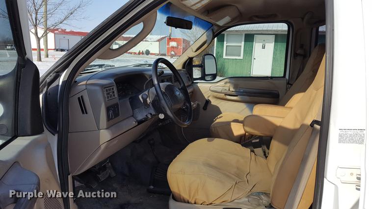 image for item DD9072 2004 Ford F450 utility bed truck