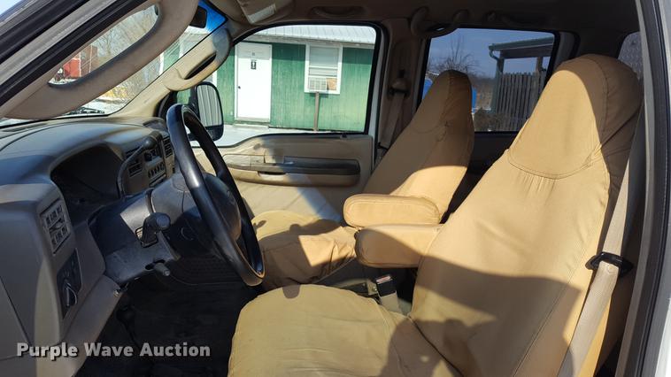 image for item DD9072 2004 Ford F450 utility bed truck