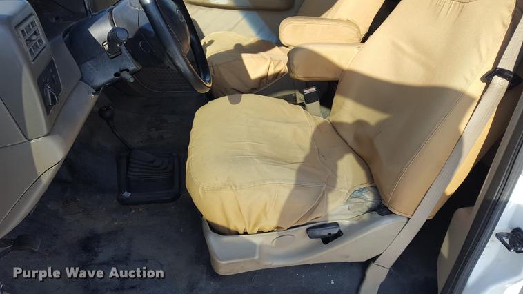 image for item DD9072 2004 Ford F450 utility bed truck