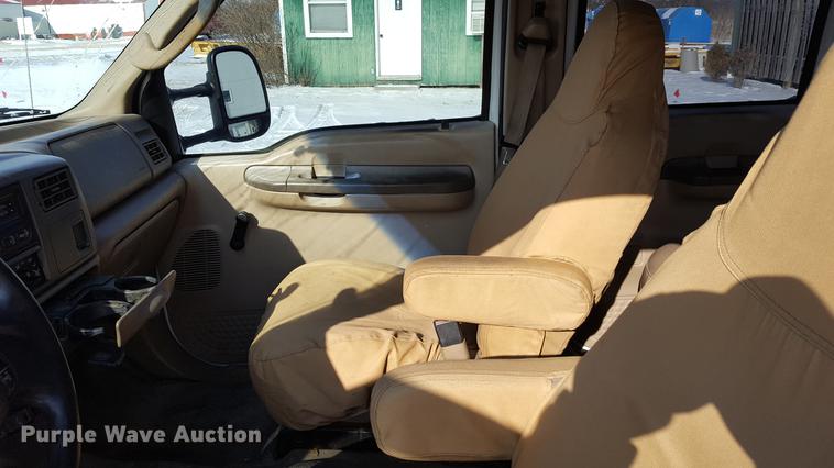 image for item DD9072 2004 Ford F450 utility bed truck