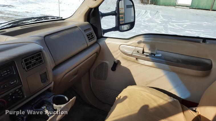 image for item DD9072 2004 Ford F450 utility bed truck