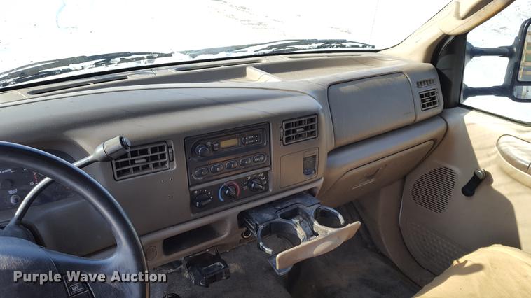 image for item DD9072 2004 Ford F450 utility bed truck