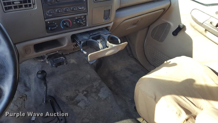 image for item DD9072 2004 Ford F450 utility bed truck