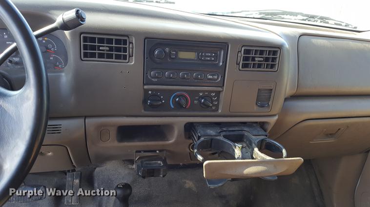 image for item DD9072 2004 Ford F450 utility bed truck