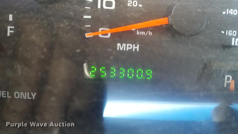 image for item DD9072 2004 Ford F450 utility bed truck