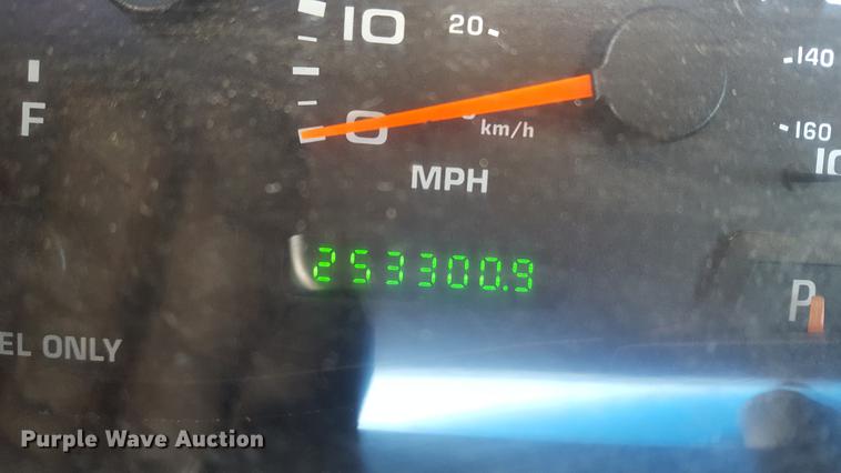 image for item DD9072 2004 Ford F450 utility bed truck