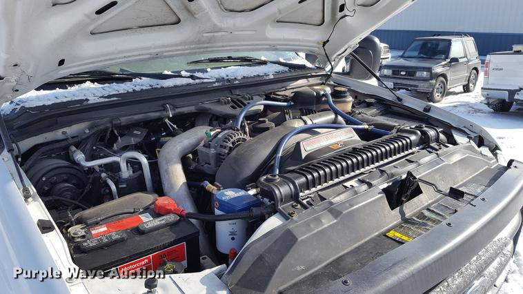 image for item DD9072 2004 Ford F450 utility bed truck