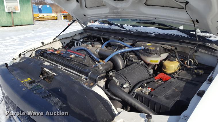 image for item DD9072 2004 Ford F450 utility bed truck