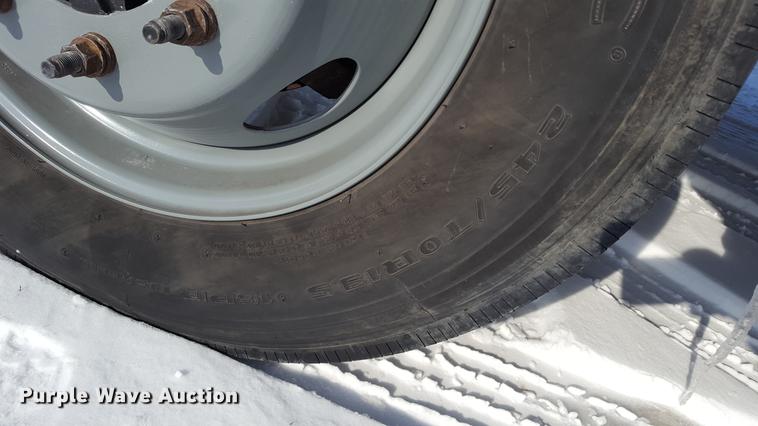 image for item DD9072 2004 Ford F450 utility bed truck