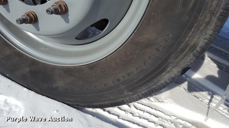 image for item DD9072 2004 Ford F450 utility bed truck