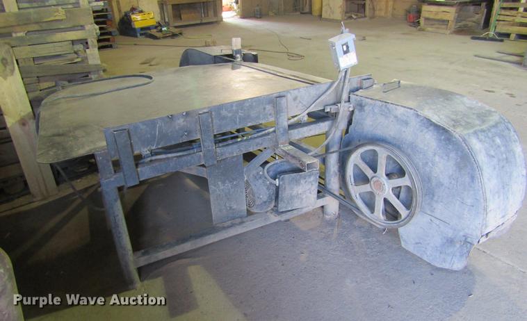 image for item DE6616 Pallet bandsaw