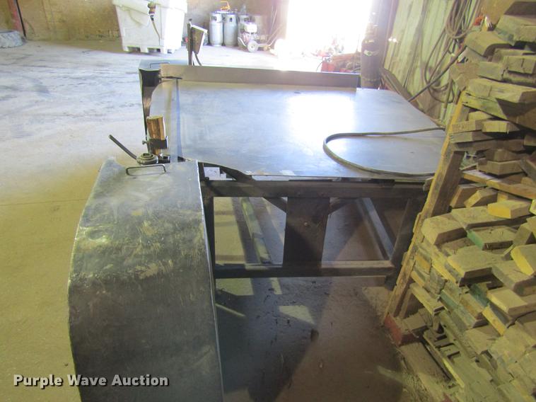 image for item DE6616 Pallet bandsaw