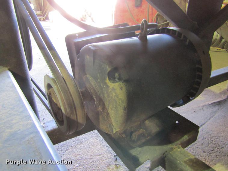 image for item DE6616 Pallet bandsaw