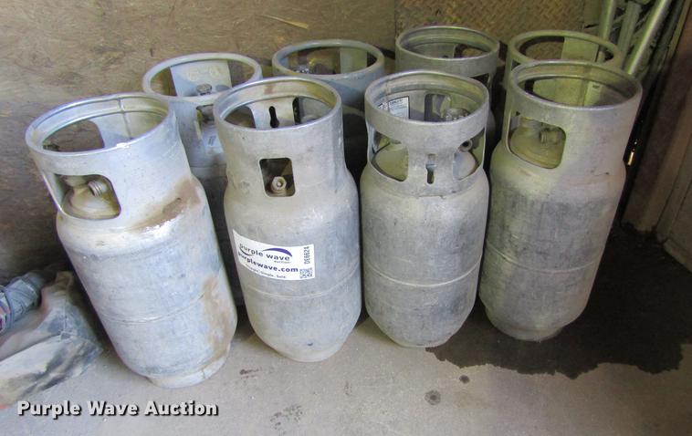 image for item DE6624 (8) forklift propane tanks
