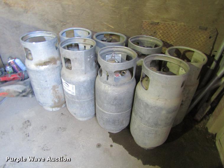 image for item DE6624 (8) forklift propane tanks