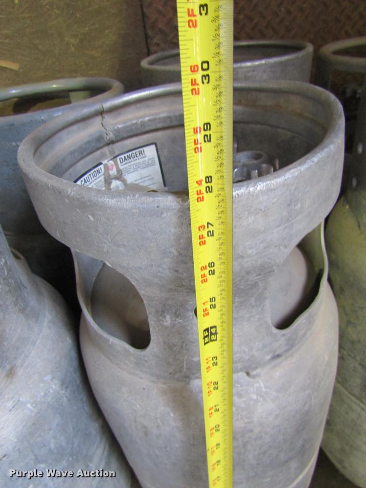 image for item DE6624 (8) forklift propane tanks