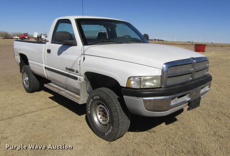 image for item DE6628 2000 Dodge Ram 2500 pickup truck