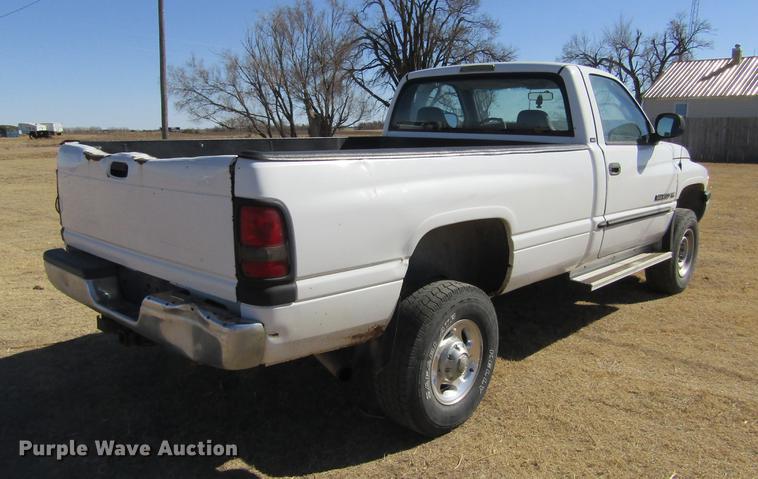 image for item DE6628 2000 Dodge Ram 2500 pickup truck