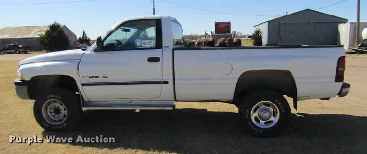 image for item DE6628 2000 Dodge Ram 2500 pickup truck