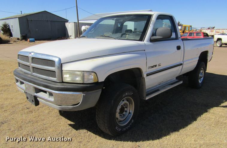 image for item DE6628 2000 Dodge Ram 2500 pickup truck