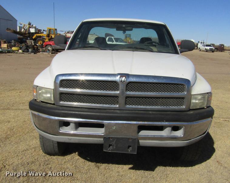 image for item DE6628 2000 Dodge Ram 2500 pickup truck