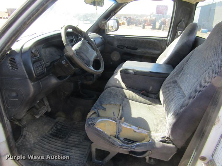 image for item DE6628 2000 Dodge Ram 2500 pickup truck